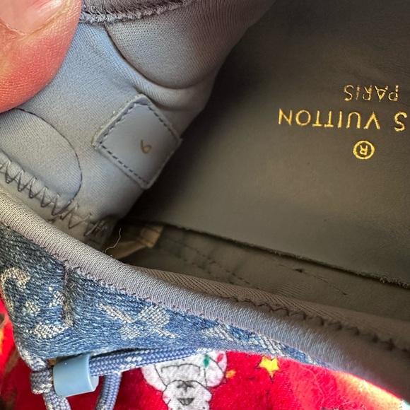 Authentic Louis Vuitton Men’s 6 sneakers. - Picture 7 of 15